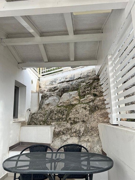 na-prodej-moderni-apartman-s-jednou-loznici-a-vyhledem-na-more-spolecny-bazen-mimice-chorvatsko