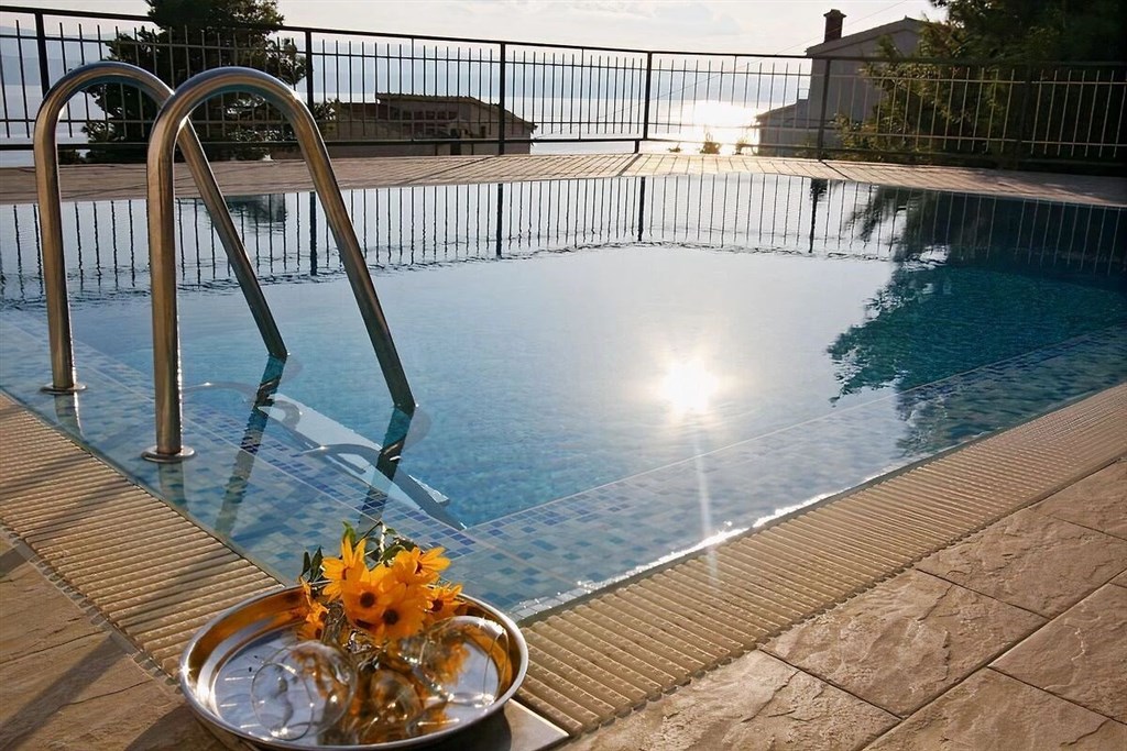 na-prodej-moderni-apartman-s-jednou-loznici-a-vyhledem-na-more-spolecny-bazen-mimice-chorvatsko