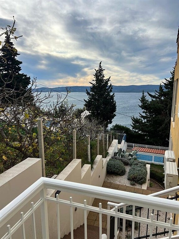 na-prodej-moderni-apartman-s-jednou-loznici-a-vyhledem-na-more-spolecny-bazen-mimice-chorvatsko