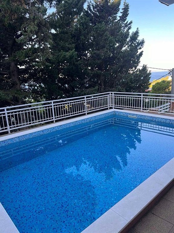 na-prodej-moderni-apartman-s-jednou-loznici-a-vyhledem-na-more-spolecny-bazen-mimice-chorvatsko