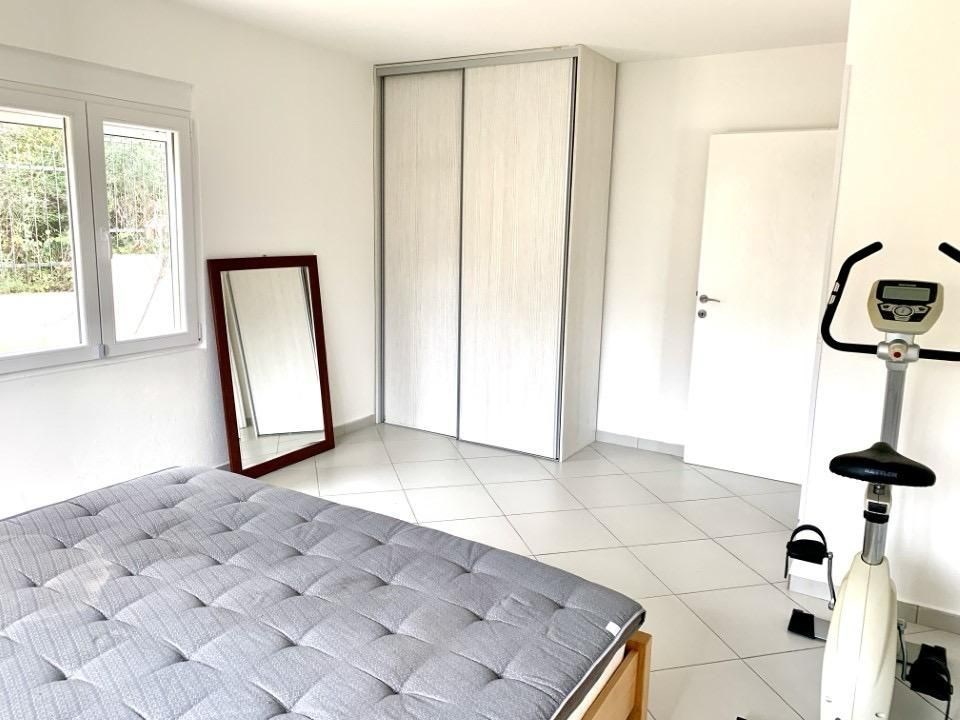 na-prodej-luxusni-rodinny-dum-s-panoramatickym-vyhledem-terasou-a-zahradou-v-baru-cerna-hora