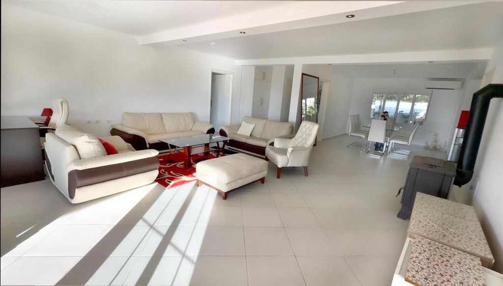 na-prodej-luxusni-rodinny-dum-s-panoramatickym-vyhledem-terasou-a-zahradou-v-baru-cerna-hora