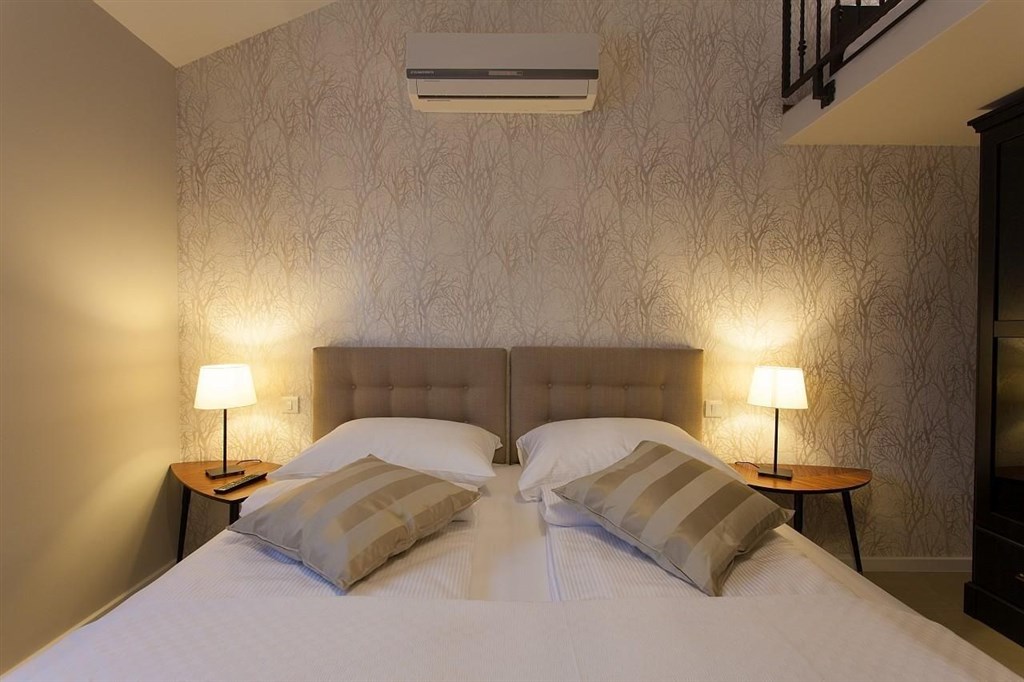 na-prodej-hezky-dum-ve-stredomorskem-stylu-s-bazenem-dobrinj-ostrov-krk-chorvatsko