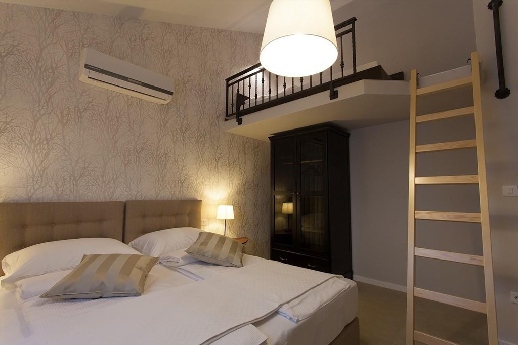 na-prodej-hezky-dum-ve-stredomorskem-stylu-s-bazenem-dobrinj-ostrov-krk-chorvatsko