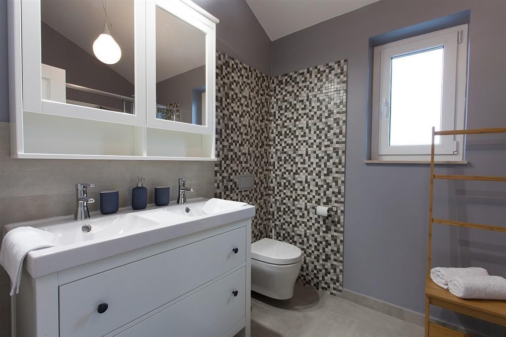 na-prodej-hezky-dum-ve-stredomorskem-stylu-s-bazenem-dobrinj-ostrov-krk-chorvatsko