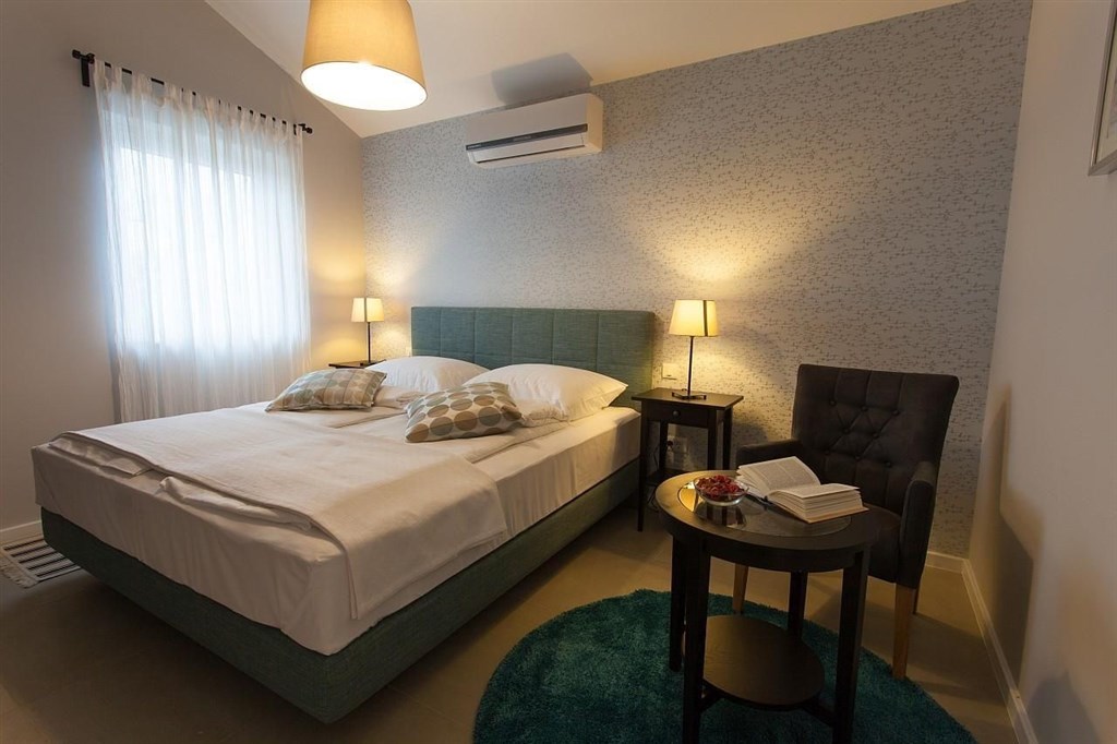 na-prodej-hezky-dum-ve-stredomorskem-stylu-s-bazenem-dobrinj-ostrov-krk-chorvatsko