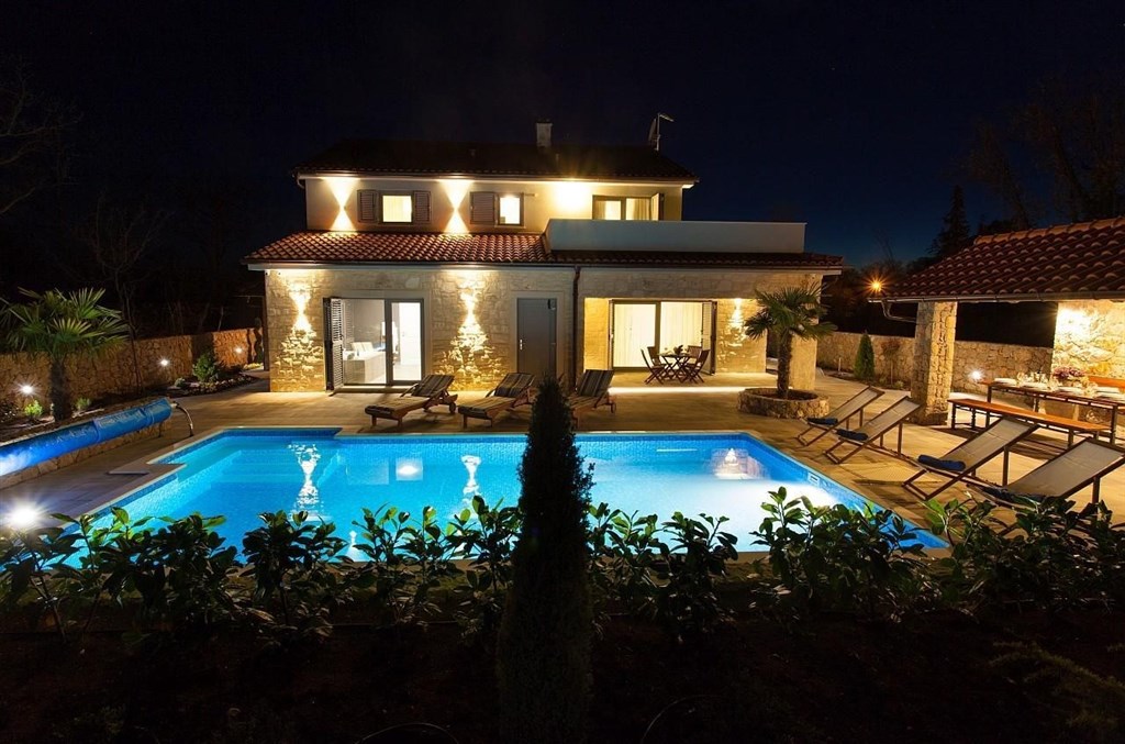 na-prodej-hezky-dum-ve-stredomorskem-stylu-s-bazenem-dobrinj-ostrov-krk-chorvatsko