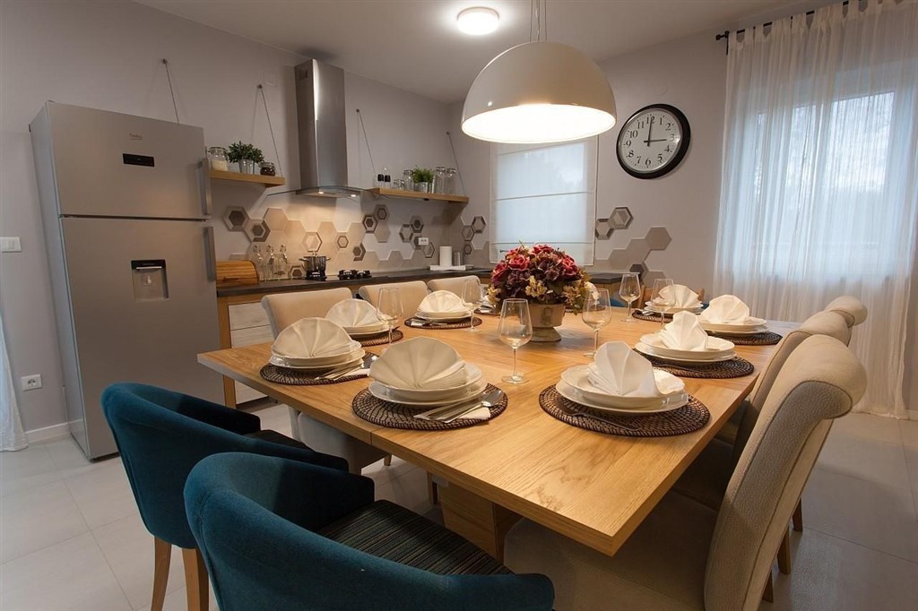 na-prodej-hezky-dum-ve-stredomorskem-stylu-s-bazenem-dobrinj-ostrov-krk-chorvatsko