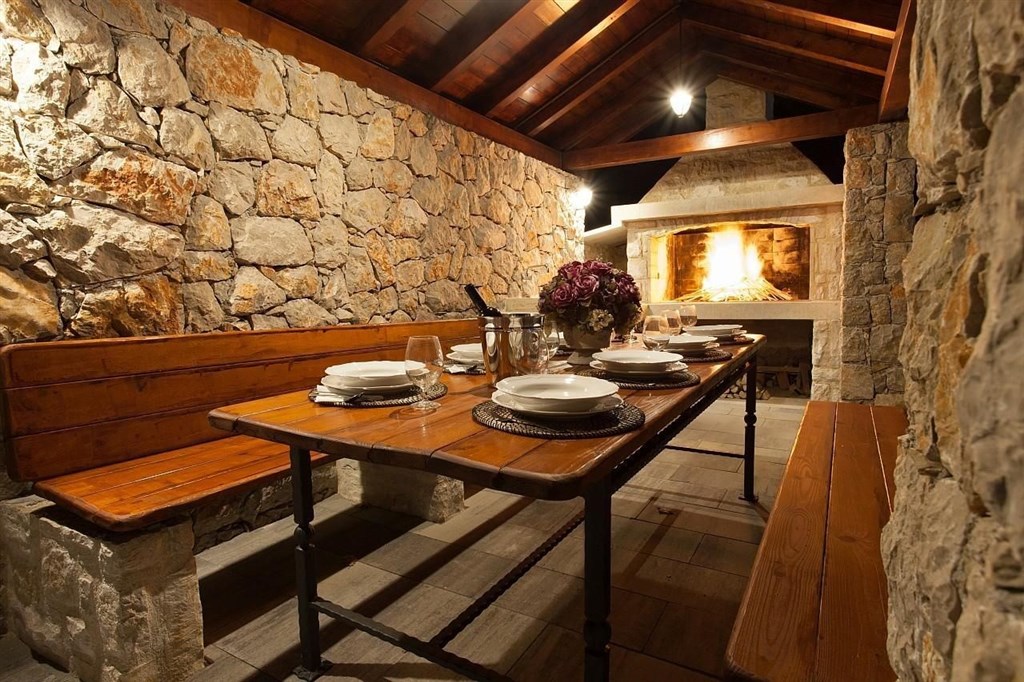 na-prodej-hezky-dum-ve-stredomorskem-stylu-s-bazenem-dobrinj-ostrov-krk-chorvatsko