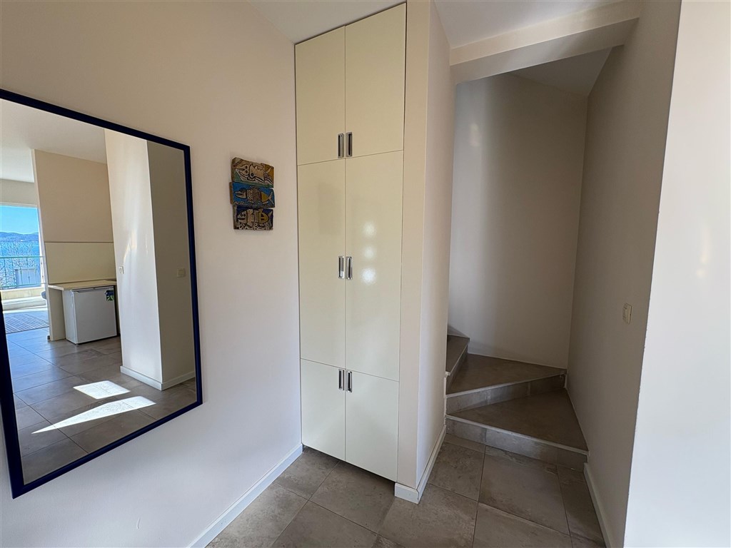 na-prodej-prostorny-apartman-s-vyhledem-na-more-bijela-heceg-novi-cerna-hora