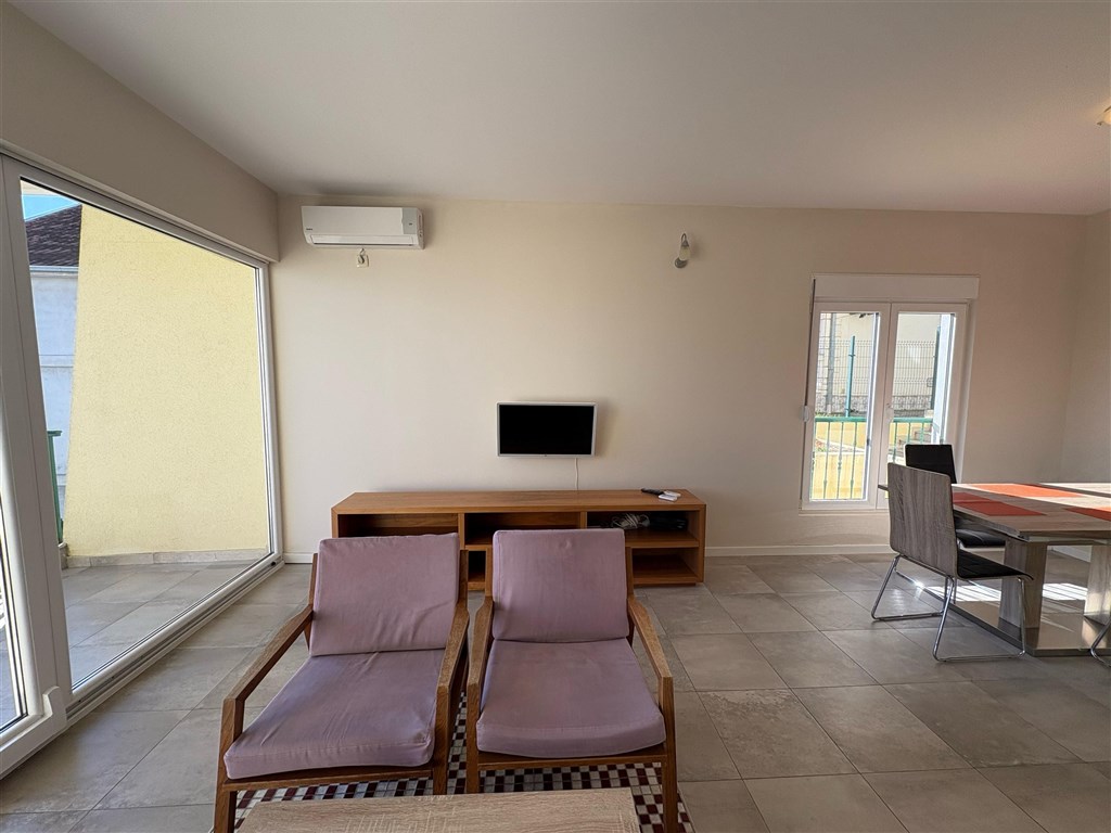 na-prodej-prostorny-apartman-s-vyhledem-na-more-bijela-heceg-novi-cerna-hora