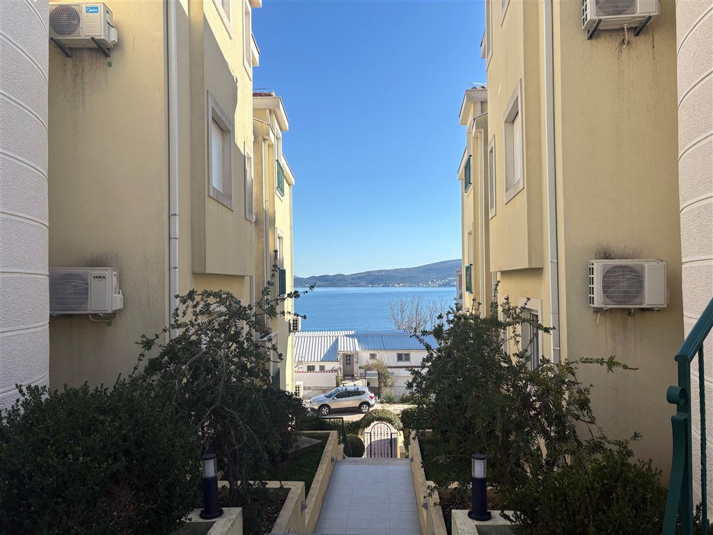 na-prodej-prostorny-apartman-s-vyhledem-na-more-bijela-heceg-novi-cerna-hora