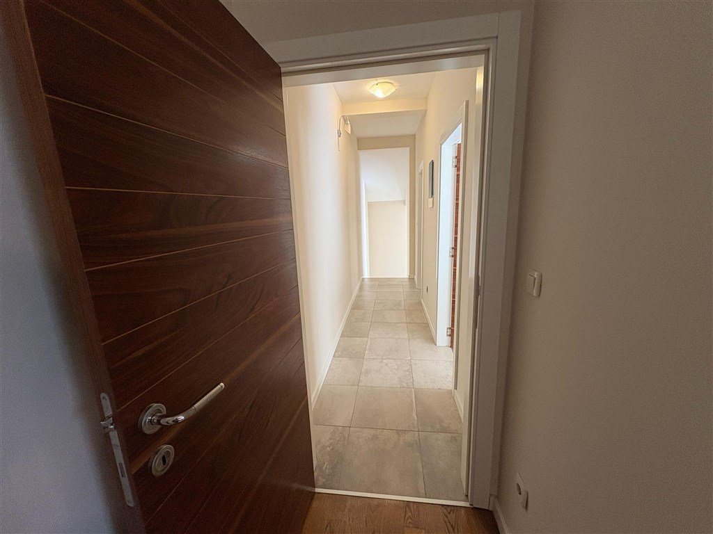 na-prodej-prostorny-apartman-s-vyhledem-na-more-bijela-heceg-novi-cerna-hora