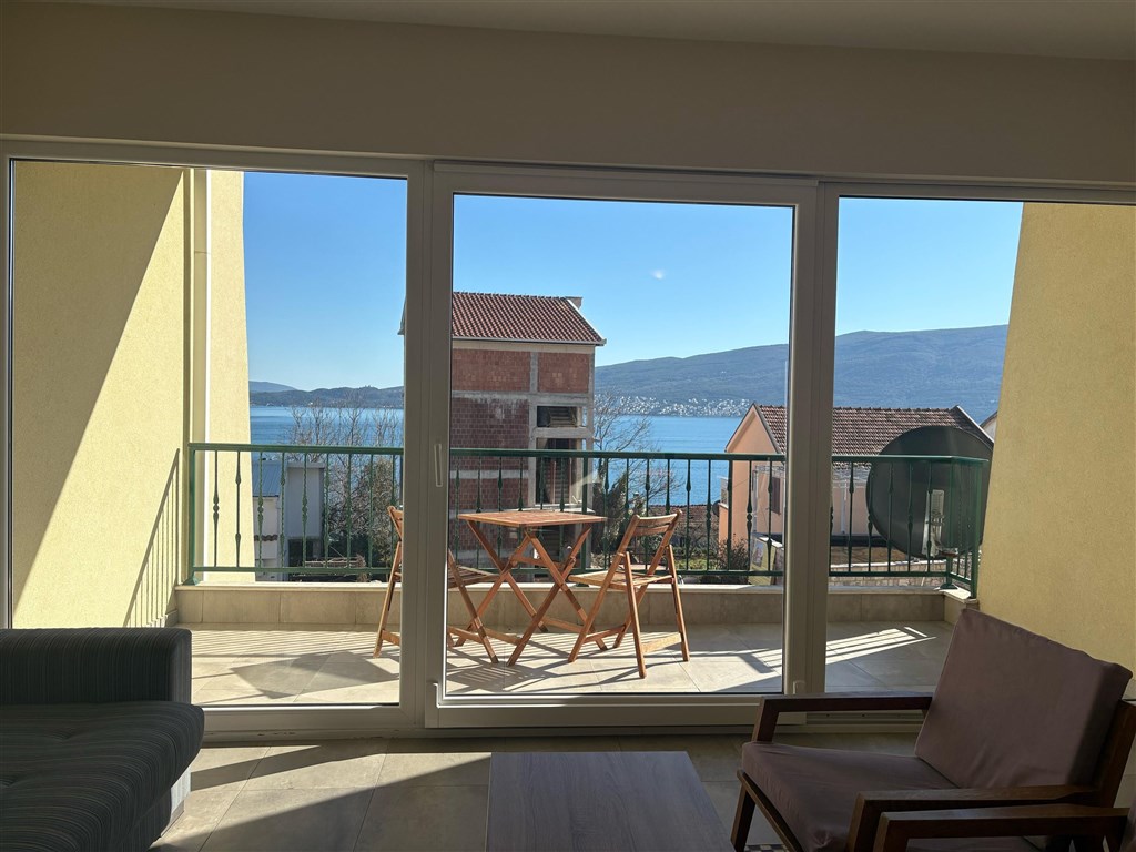 na-prodej-prostorny-apartman-s-vyhledem-na-more-bijela-heceg-novi-cerna-hora