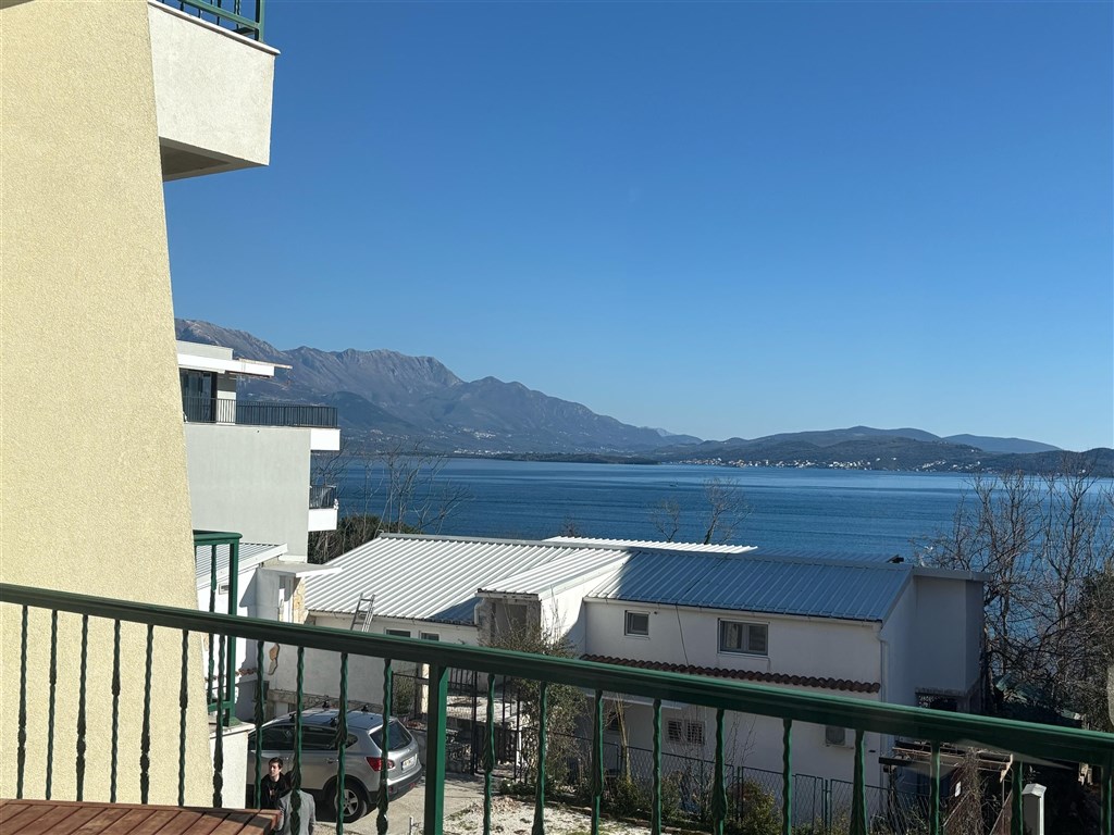 na-prodej-prostorny-apartman-s-vyhledem-na-more-bijela-heceg-novi-cerna-hora