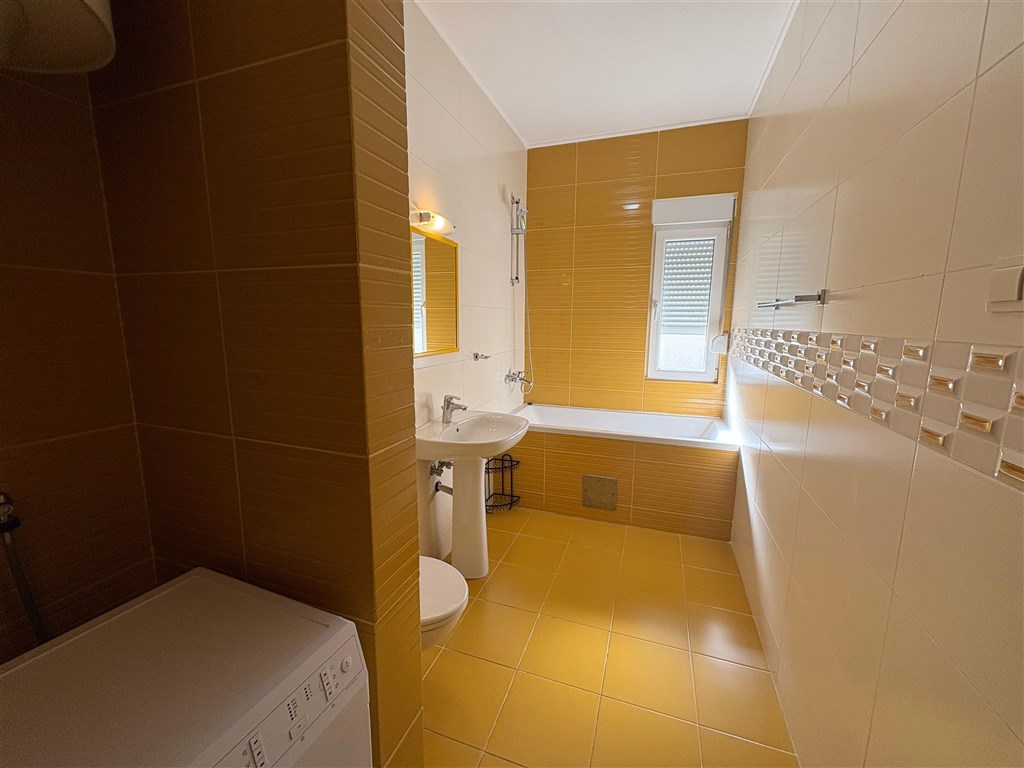 na-prodej-prostorny-apartman-s-vyhledem-na-more-bijela-heceg-novi-cerrne-hora