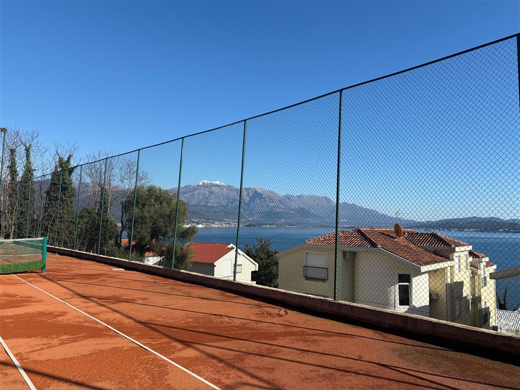 na-prodej-prostorny-apartman-s-vyhledem-na-more-bijela-heceg-novi-cerrne-hora