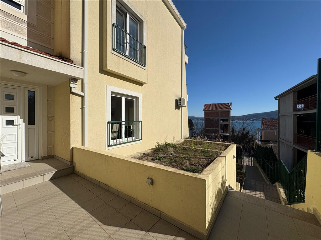 na-prodej-prostorny-apartman-s-vyhledem-na-more-bijela-heceg-novi-cerrne-hora