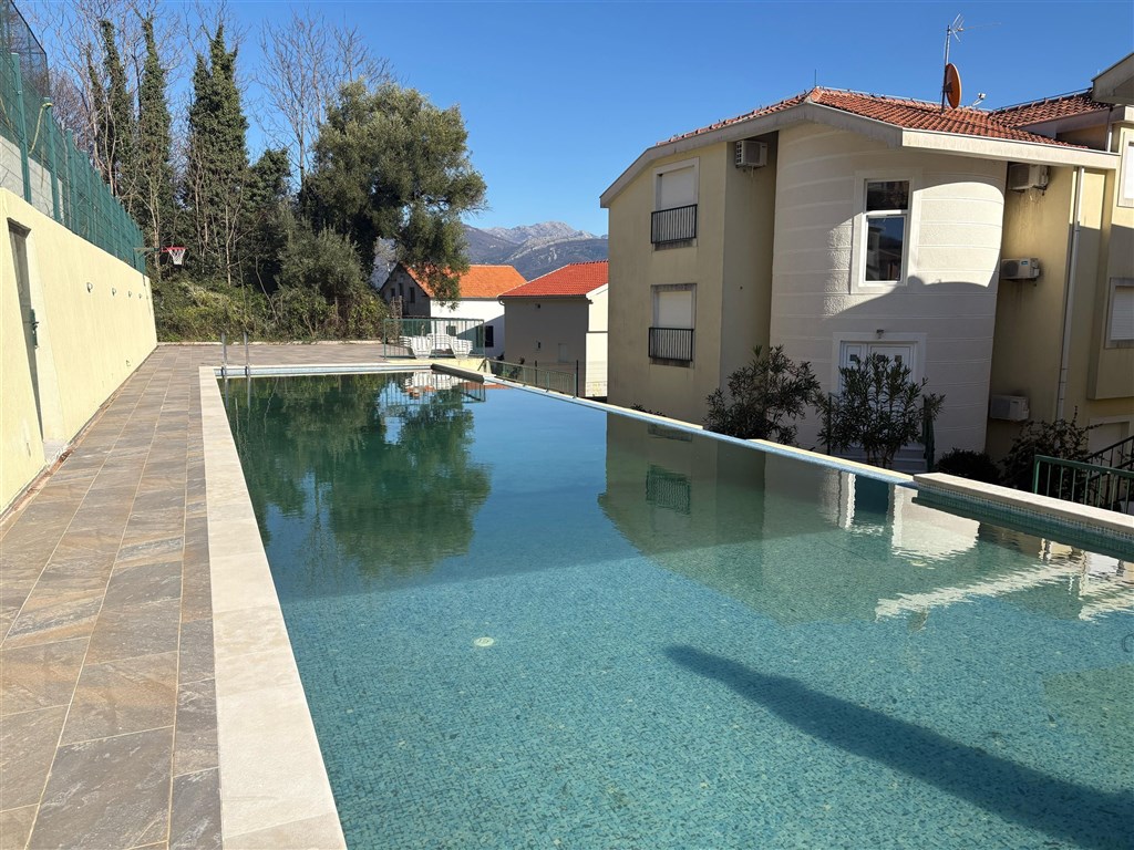 na-prodej-prostorny-apartman-s-vyhledem-na-more-bijela-heceg-novi-cerrne-hora