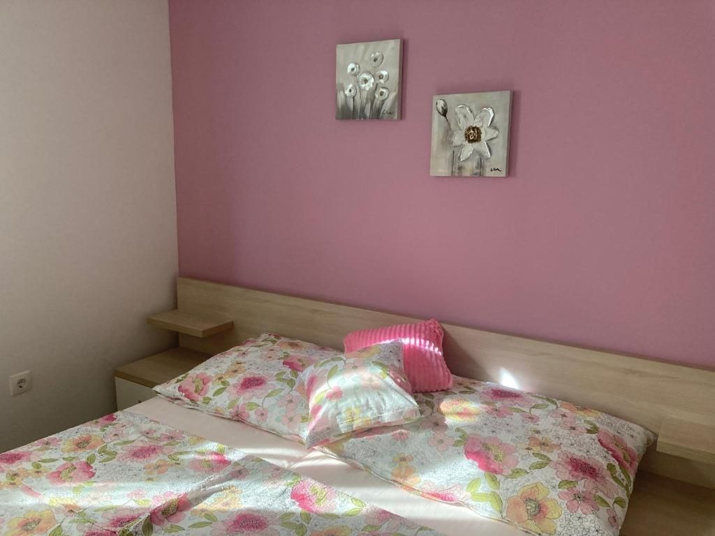 na-prodej-velmi-pekny-apartmanovy-dum-v-prvni-rade-od-more-privlaka-chorvatsko