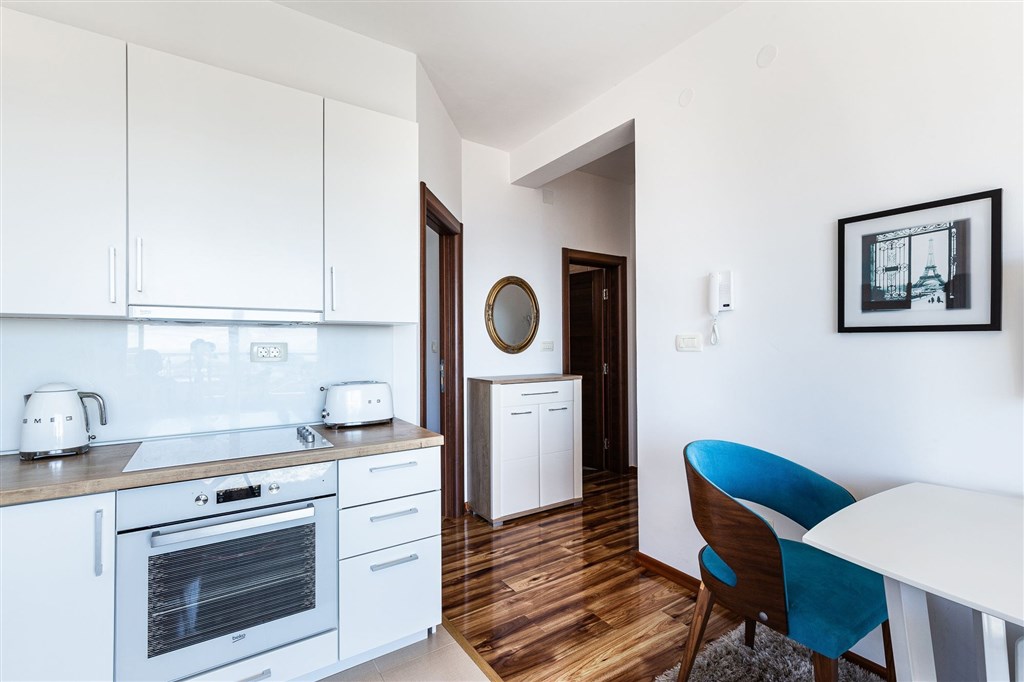 na-prodej-dvouloznicovy-apartman-s-vyhledem-na-more-petrovac-cerna-hora