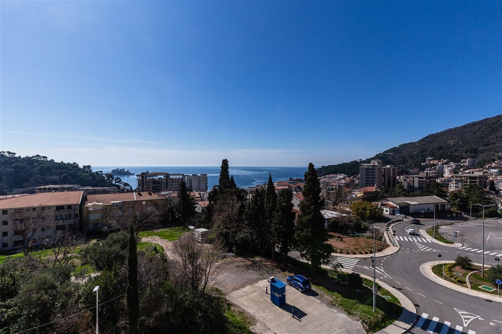 na-prodej-dvouloznicovy-apartman-s-vyhledem-na-more-petrovac-cerna-hora