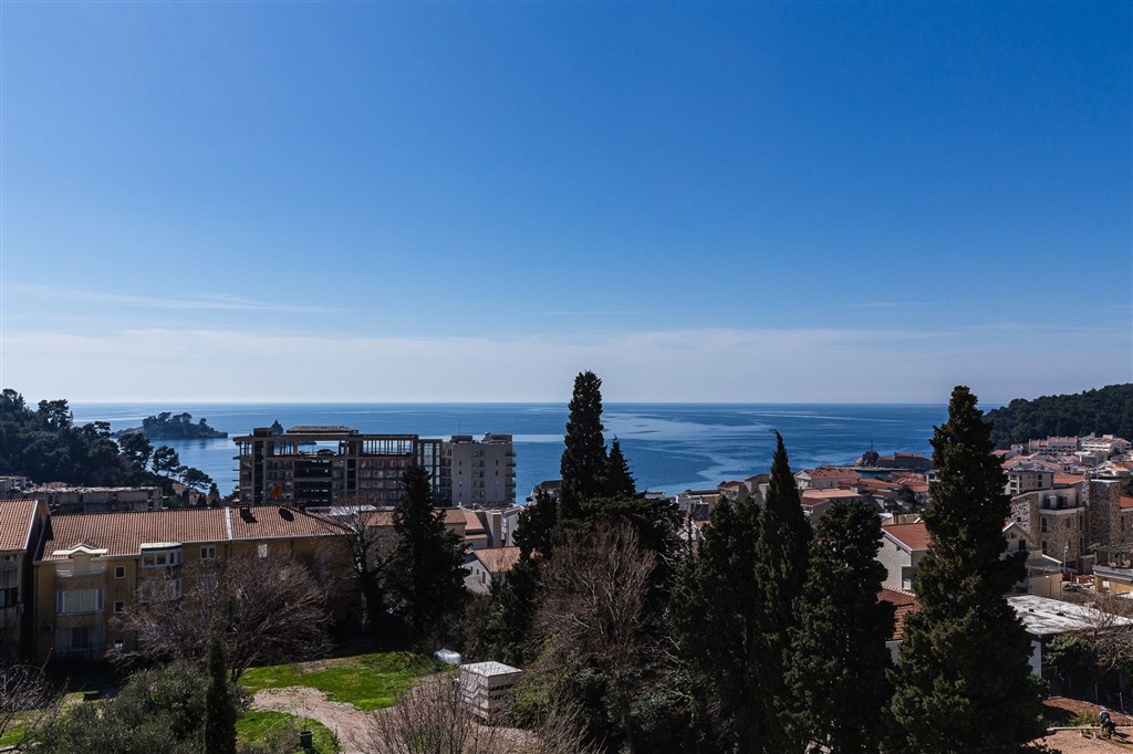 na-prodej-dvouloznicovy-apartman-s-vyhledem-na-more-petrovac-cerna-hora