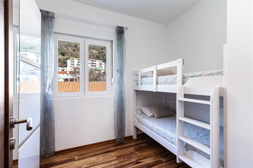 na-prodej-dvouloznicovy-apartman-s-vyhledem-na-more-petrovac-cerna-hora