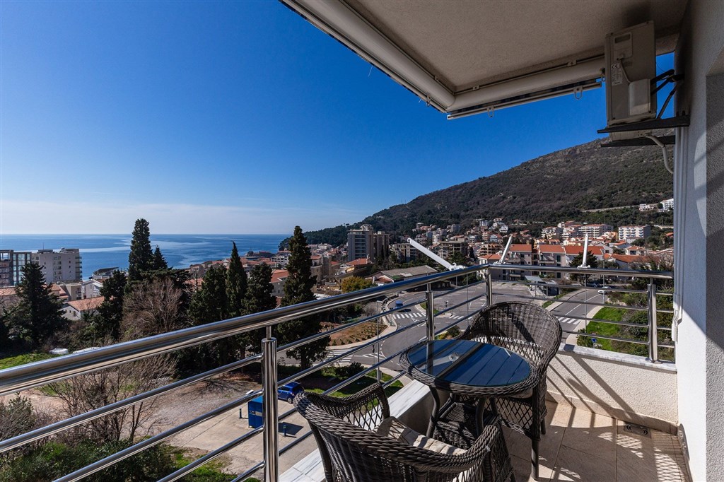 na-prodej-dvouloznicovy-apartman-s-vyhledem-na-more-petrovac-cerna-hora