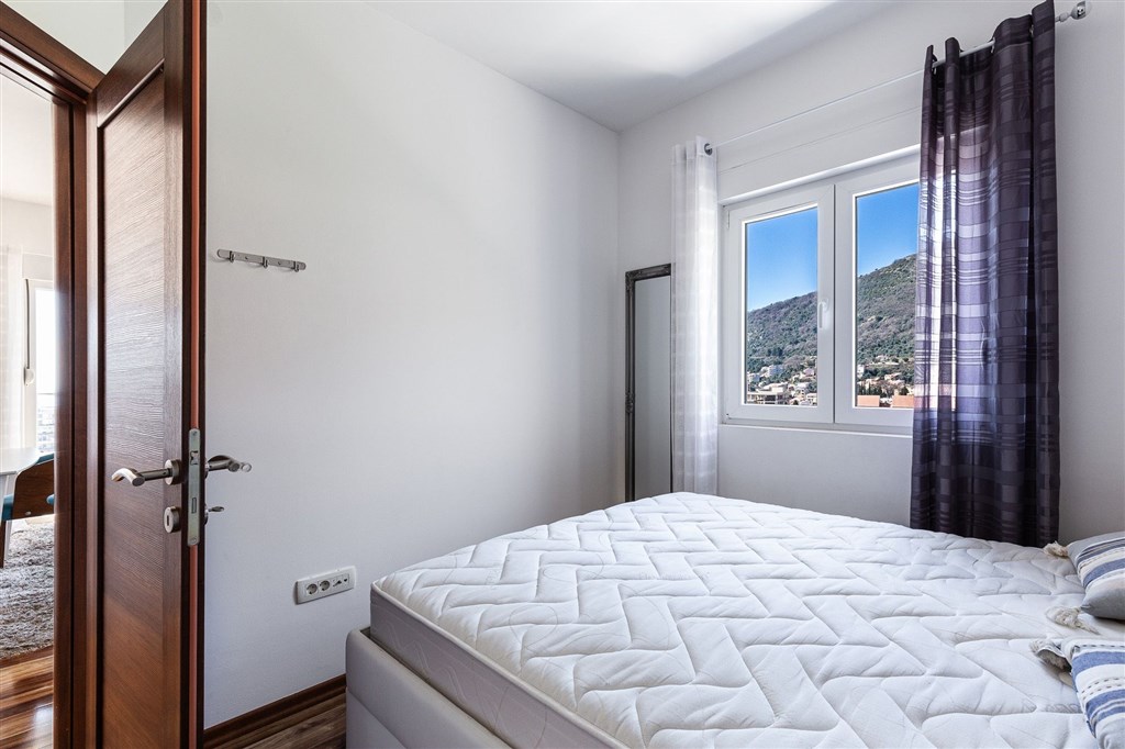 na-prodej-dvouloznicovy-apartman-s-vyhledem-na-more-petrovac-cerna-hora