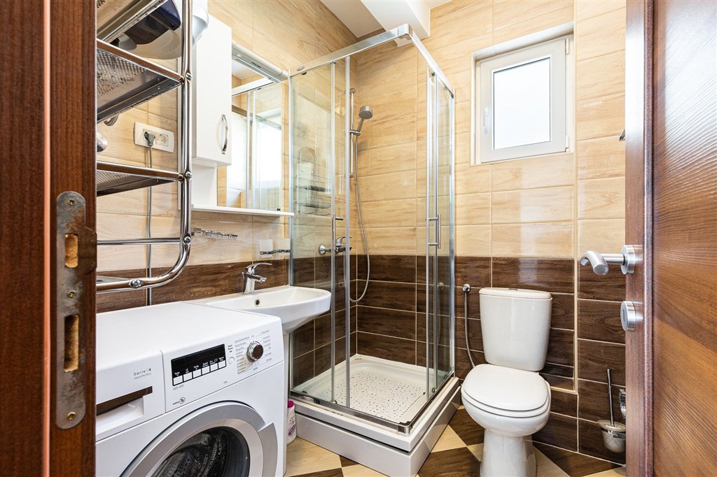 na-prodej-dvouloznicovy-apartman-s-vyhledem-na-more-petrovac-cerna-hora