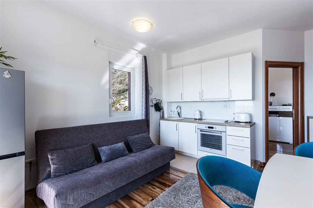 na-prodej-dvouloznicovy-apartman-s-vyhledem-na-more-petrovac-cerna-hora