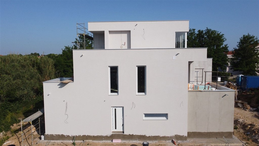 na-prodej-dvoupodlazni-apartman-se-3-loznicemi-a-zahradkou-v-novostavbe-par-metru-od-more-privlaka-chorvatsko