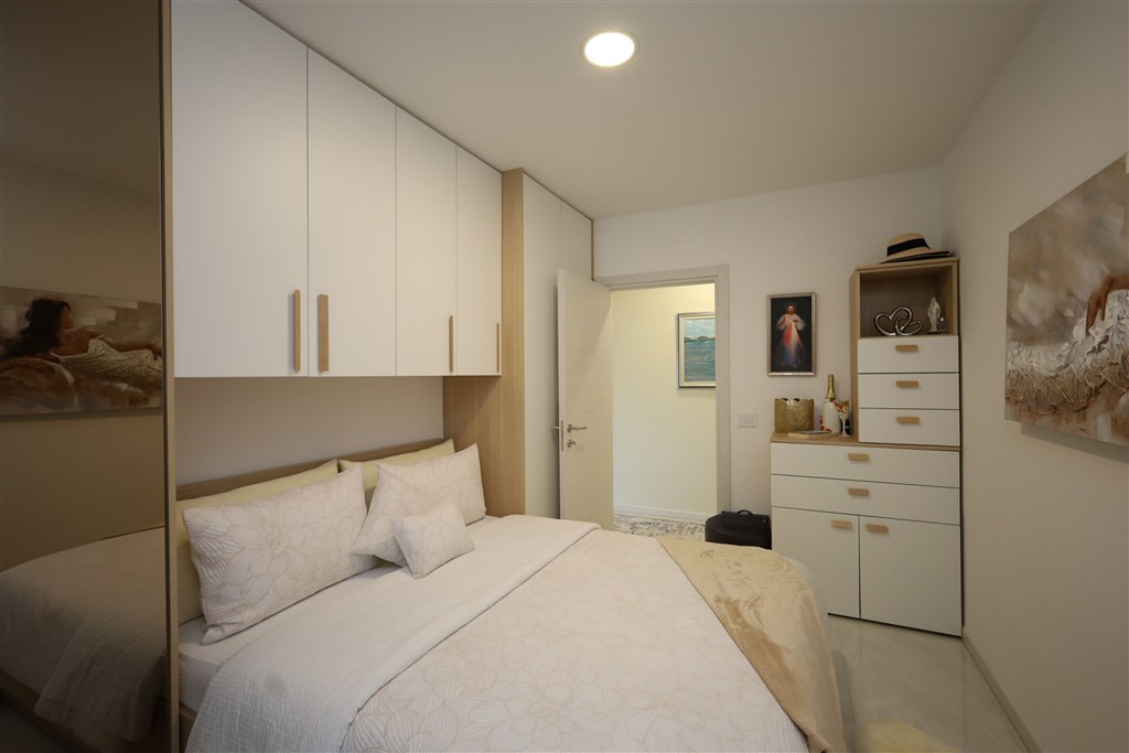 na-prodej-pekne-zarizeny-apartman-pouhych-300-m-od-more-vodice-chorvatsko