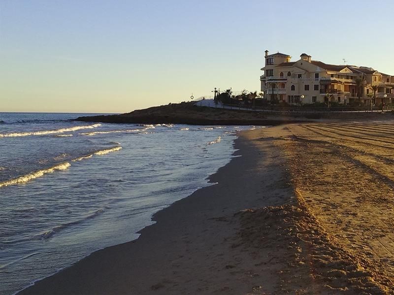 na-prodej-apartman-se-3-loznicemi-a-terasou-torrevieja-spanelsko