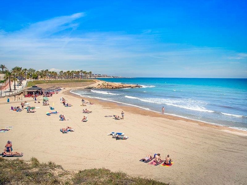 na-prodej-apartman-se-3-loznicemi-a-terasou-a-solariem-torrevieja-spanelsko