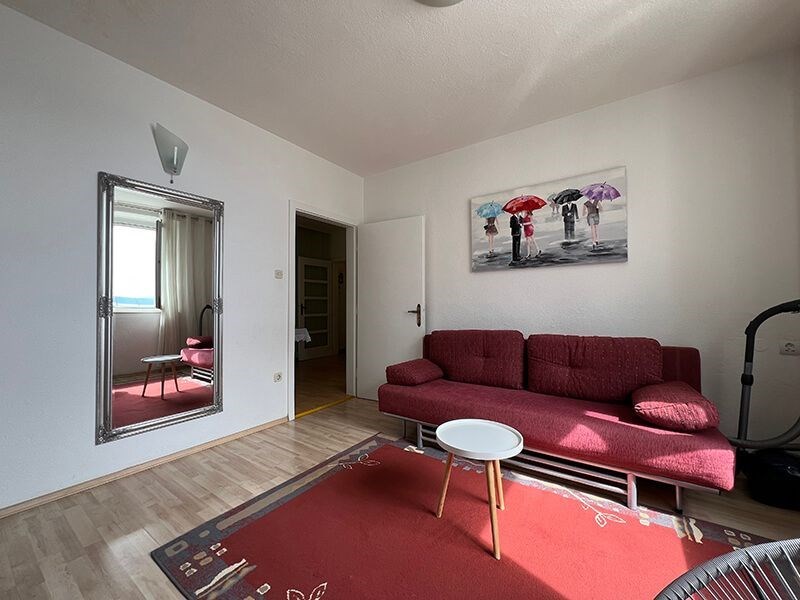 na-prodej-utulny-apartman-na-skvelem-miste-v-1-rade-u-more-podgora-chorvatsko