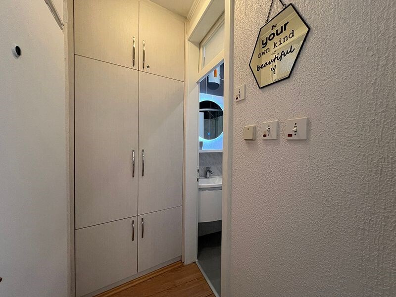 na-prodej-utulny-apartman-na-skvelem-miste-v-1-rade-u-more-podgora-chorvatsko