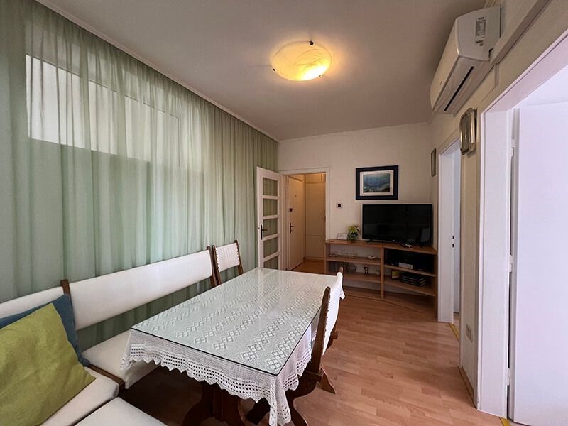 na-prodej-utulny-apartman-na-skvelem-miste-v-1-rade-u-more-podgora-chorvatsko