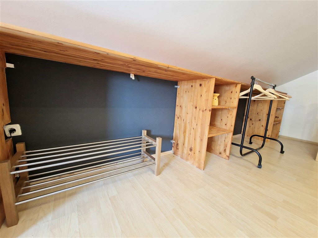 na-prodej-apartman-s-2-loznicemi-a-s-castecnym-vyhledem-na-more-srima-chorvatsko