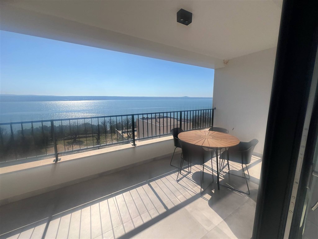 na-prodej-velmi-pekny-apartman-v-novostavbe-s-otevrenym-vyhledem-na-more-maslenica-chorvatsko