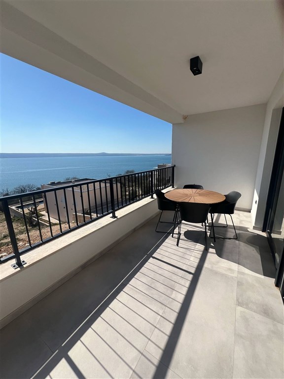 na-prodej-velmi-pekny-apartman-v-novostavbe-s-otevrenym-vyhledem-na-more-maslenica-chorvatsko