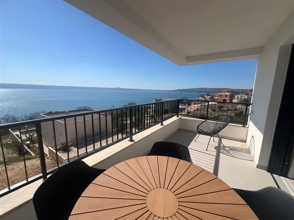 na-prodej-velmi-pekny-apartman-v-novostavbe-s-otevrenym-vyhledem-na-more-maslenica-chorvatsko