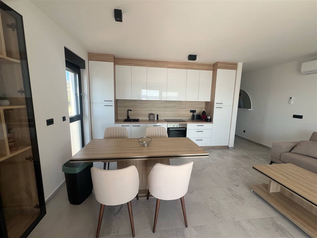 na-prodej-velmi-pekny-apartman-v-novostavbe-s-otevrenym-vyhledem-na-more-maslenica-chorvatsko