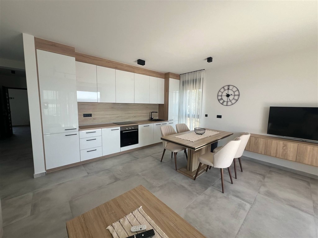 na-prodej-velmi-pekny-apartman-v-novostavbe-s-otevrenym-vyhledem-na-more-maslenica-chorvatsko