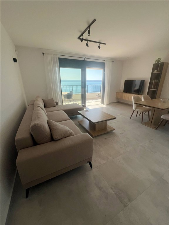 na-prodej-velmi-pekny-apartman-v-novostavbe-s-otevrenym-vyhledem-na-more-maslenica-chorvatsko