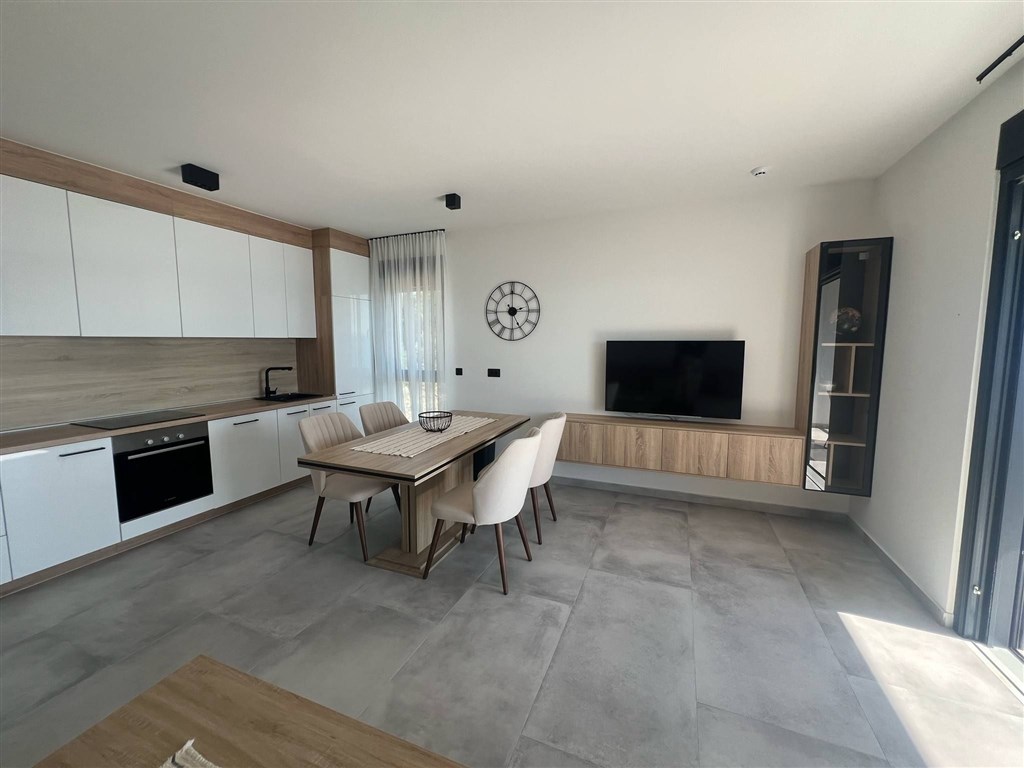 na-prodej-velmi-pekny-apartman-v-novostavbe-s-otevrenym-vyhledem-na-more-maslenica-chorvatsko