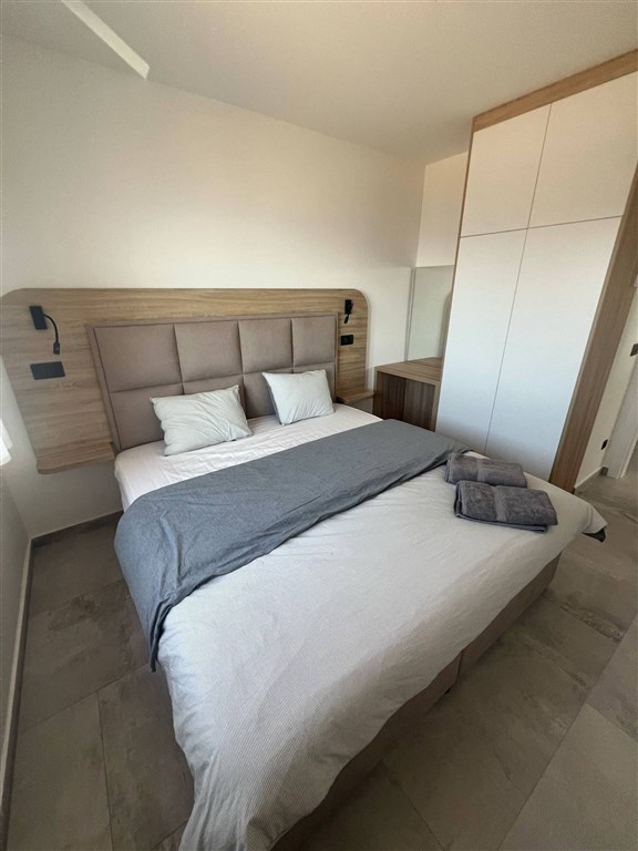 na-prodej-velmi-pekny-apartman-v-novostavbe-s-otevrenym-vyhledem-na-more-maslenica-chorvatsko