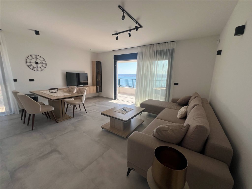 na-prodej-velmi-pekny-apartman-v-novostavbe-s-otevrenym-vyhledem-na-more-maslenica-chorvatsko