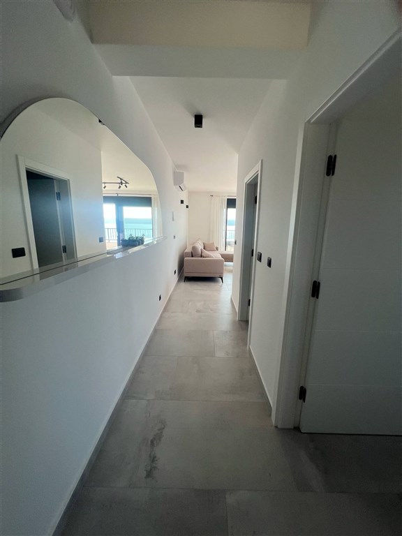 na-prodej-velmi-pekny-apartman-v-novostavbe-s-otevrenym-vyhledem-na-more-maslenica-chorvatsko